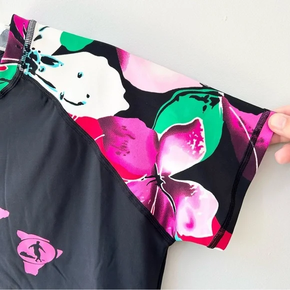 Hulakai women’s short sleeved rash guard - Picture 2 of 5